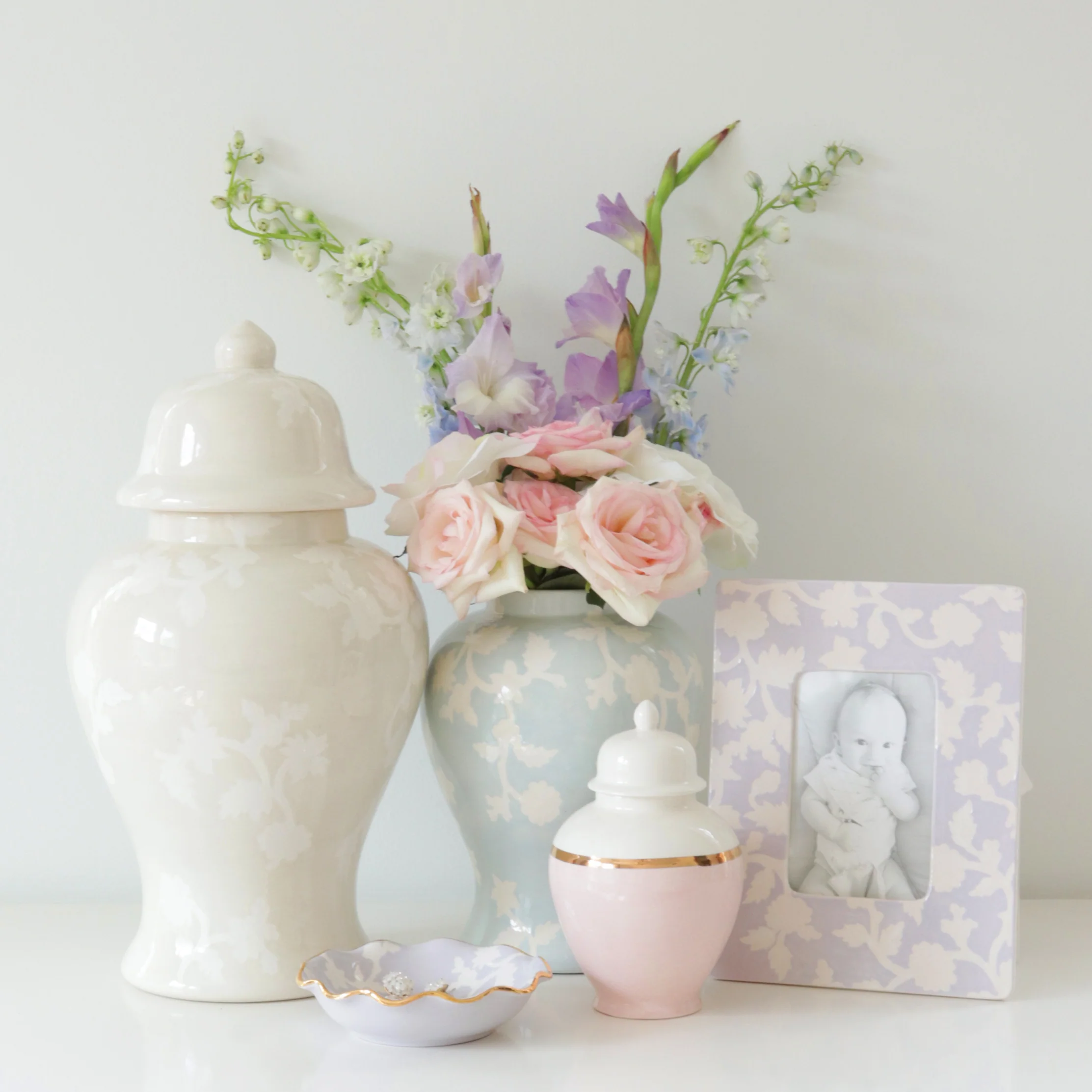 Chinoiserie Dreams Scalloped Bowls with 22K Gold Accent - Image 10