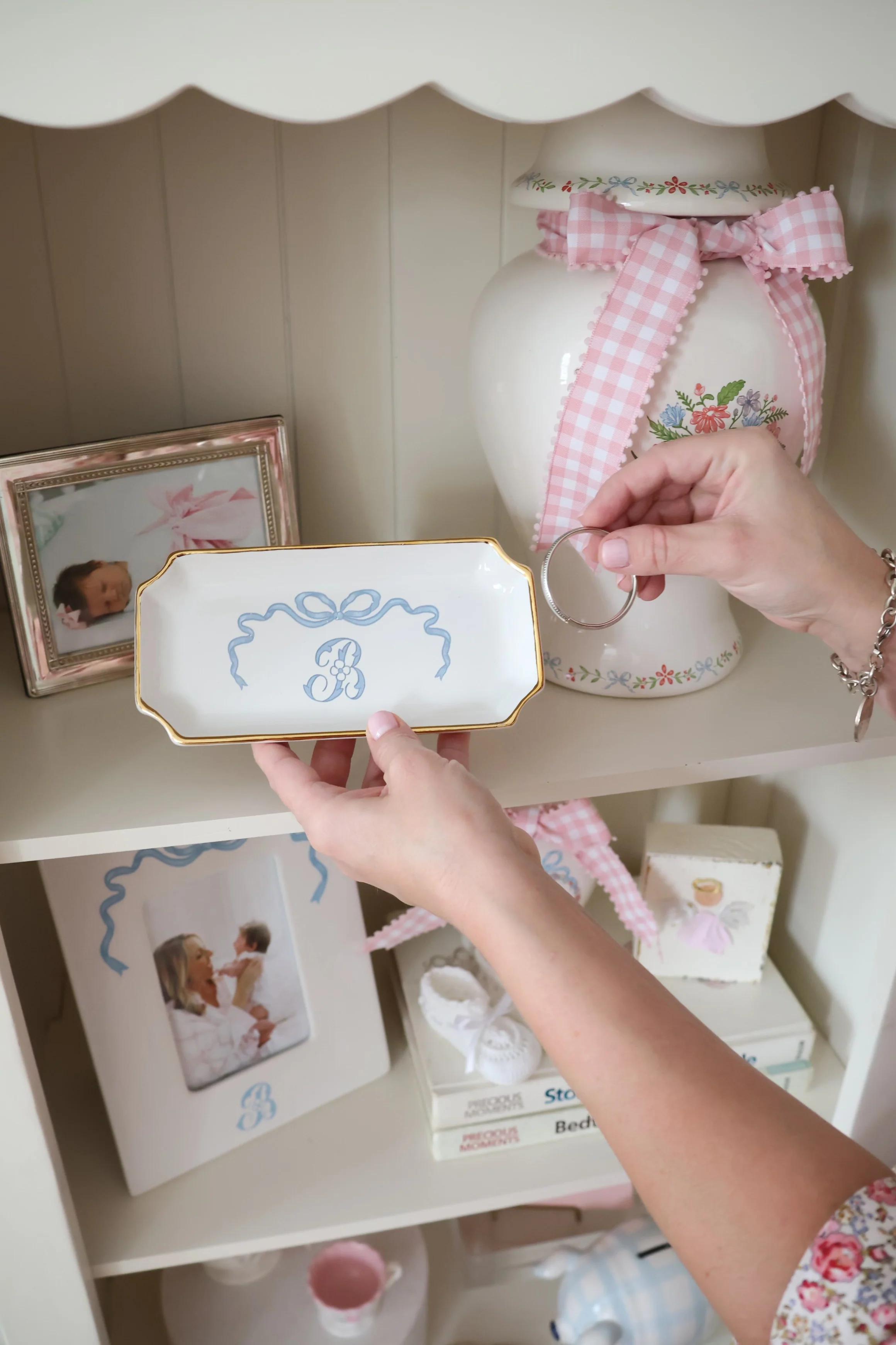 Lo Home x Chapple Chandler Keepsake Trays with Bow, Monogram and 22K Gold Accent - Image 3